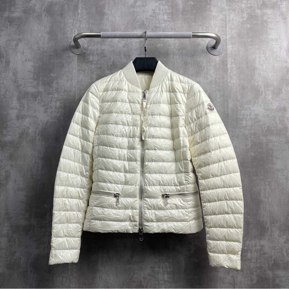 ❌sold❌Authentic Moncler Women's White Quilted Puffer Jacket